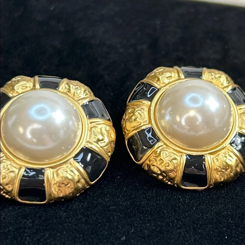 Vintage Gold and Black Faux Pearl Clip On Earrings